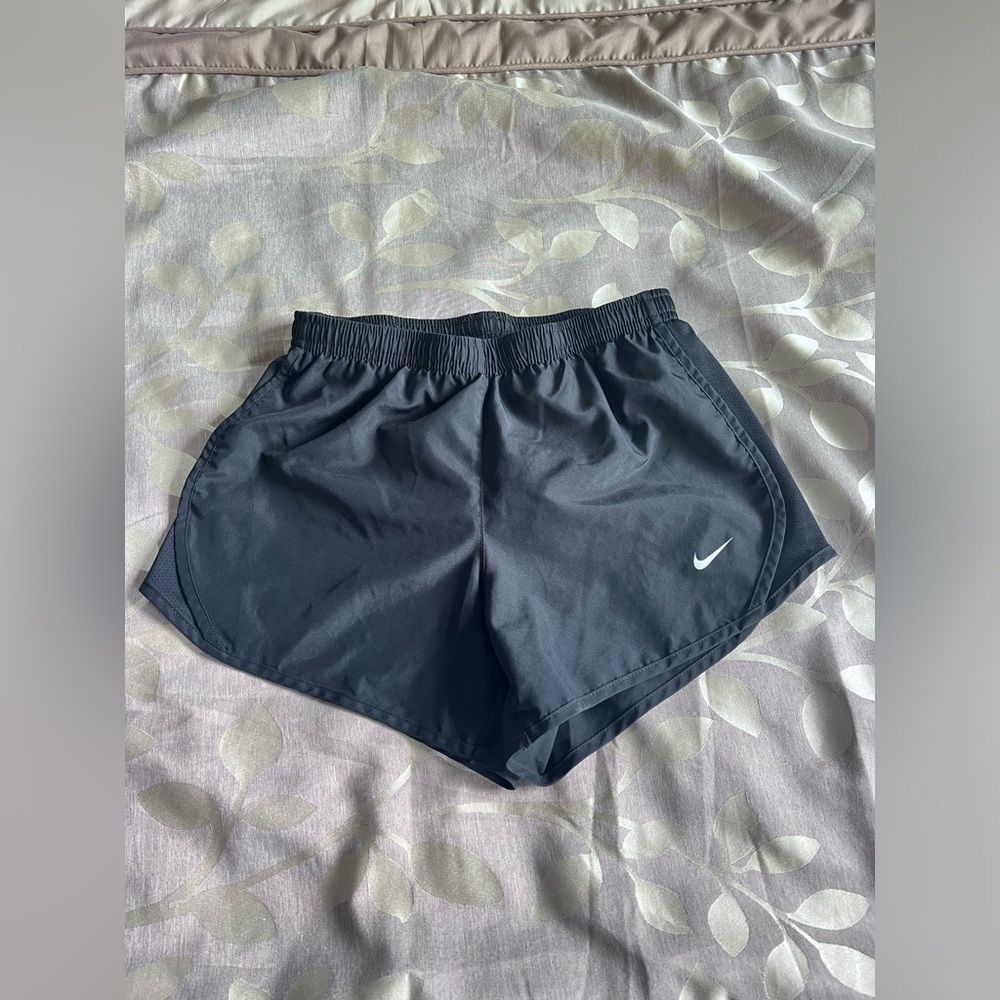 Nike Athletic Shorts Girls Medium Black Fri-fit Sz M Pre-owned